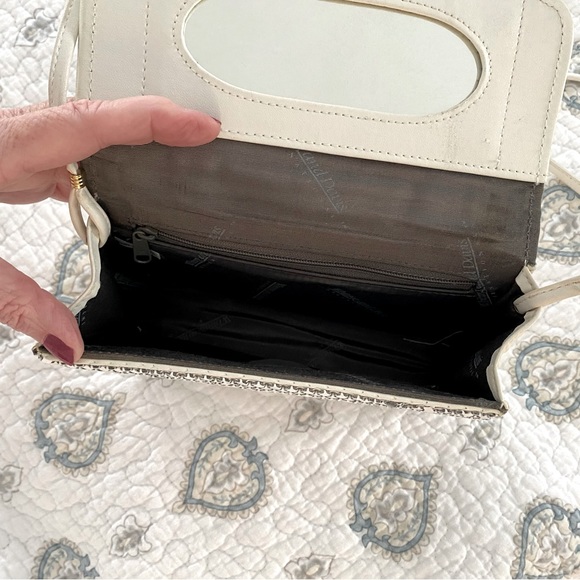 1980’s Whiting and Davis International White Mesh Crossbody Purse! Snap Closure. - Picture 8 of 11